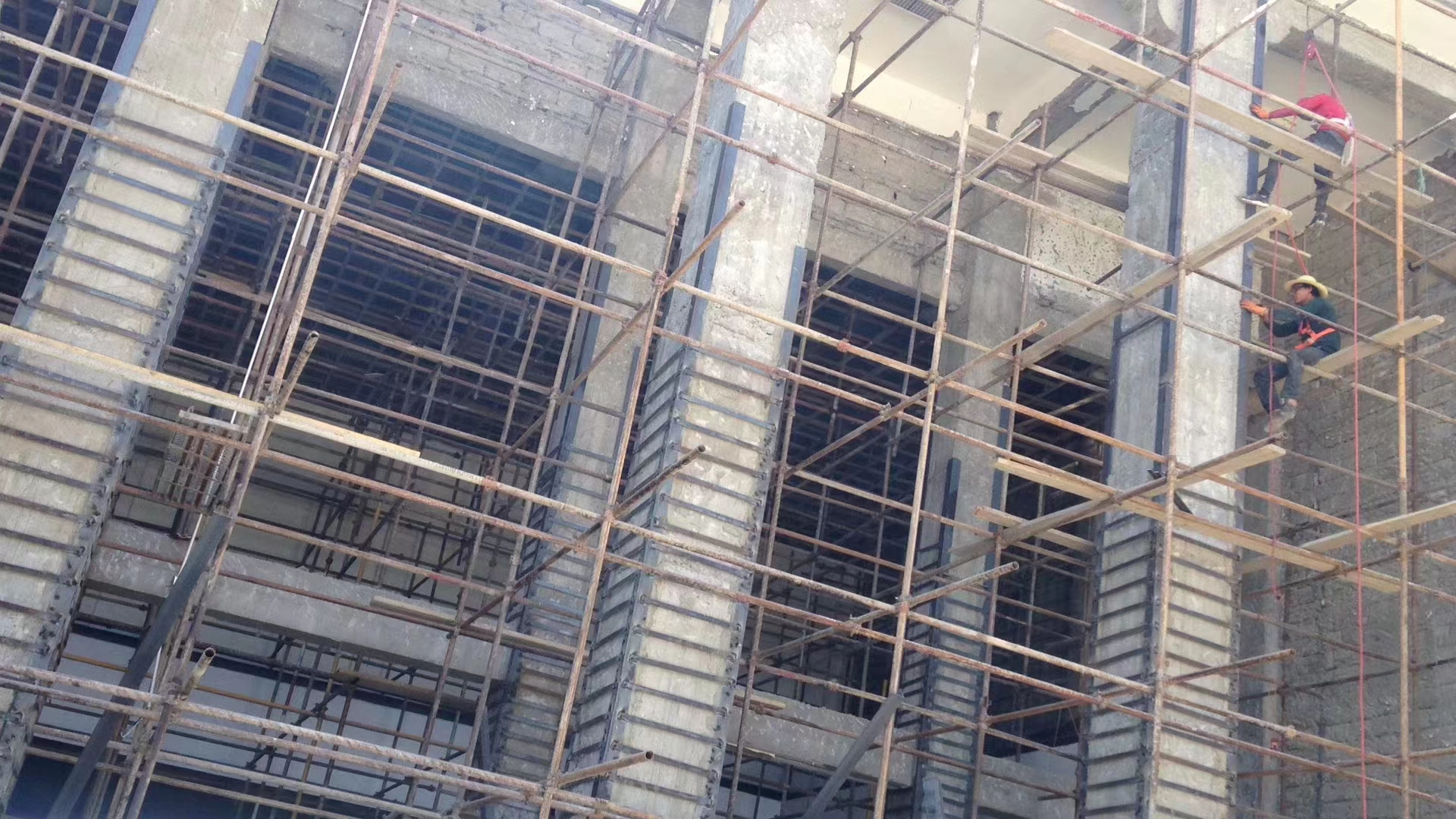 华南热作学院砖混结构如何加固改造